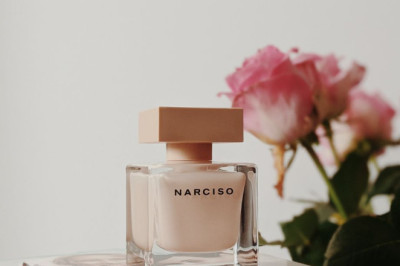 The Irresistible Allure of Vanilla Perfume Oil and the Hunt for the Best Online Store to Buy Perfume